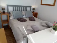 Cleeves Cabins Ailsa Luxury Lodge with Hot Tub Отели рядом с достопримечательностью «Dalry Trinity Church»