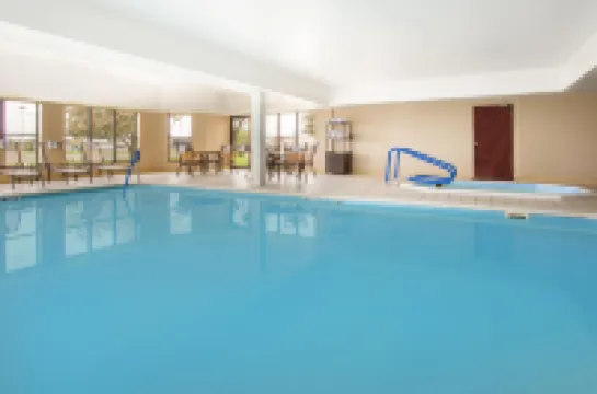 MUNCIE PLACE HOTEL & SUITES by IHG