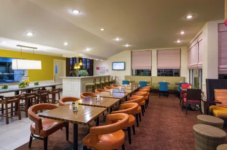 Hilton Garden Inn Queens/JFK Airport Отели рядом с достопримечательностью «Заказник Джамайка Бэй»