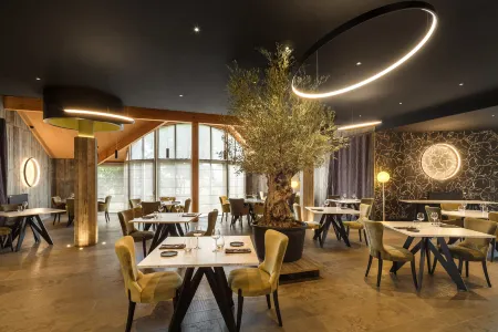 Logis Hôtel Parenthèse, Restaurant & Spa Отели в г. Юра