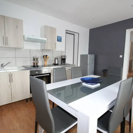 Santorini - Design Apartment in the Heart of Fere
