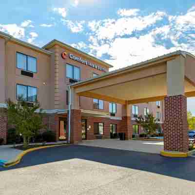 Comfort Inn & Suites Cambridge Hotel Exterior