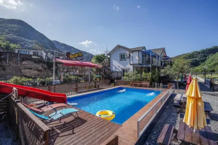 Miryang Haebichi Pension Отели рядом с достопримечательностью «Pyochungsa»