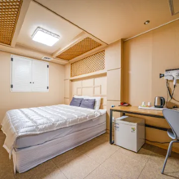 Gyeongju Rose Hotel Hwangni Dan-Gil Branch Hotels near Cheonmachong Tomb