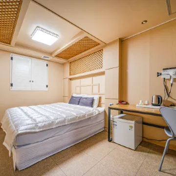 Gyeongju Rose Hotel Hwangni Dan-Gil Branch Отели рядом с достопримечательностью «Галерея «Хонджасу»»