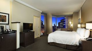 courtyard-by-marriott-montreal-downtown