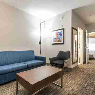 Holiday Inn Express & Suites Lagrange Rooms