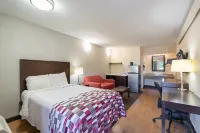Travelodge by Wyndham Peoria Hôtels à proximité de : Université Bradley