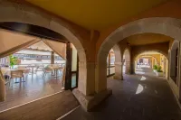 Hotel Aroi Bierzo Plaza - موقف سيارات