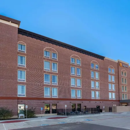 La Quinta Inn & Suites by Wyndham Dallas - Frisco Stadium