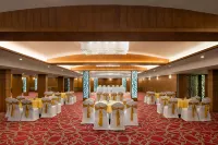 Ramada by Wyndham Varanasi Katesar - breakfast
