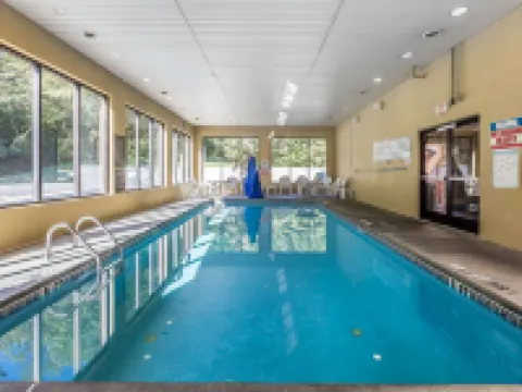 コンフォート イン & スイーツ ダルトン ウェスト ドールトンのホテル