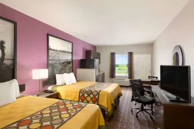 Super 8 by Wyndham Carrizo Springs Hotels in Crystal City