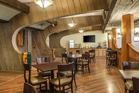 Quality Inn & Suites at Coos Bay Отели в г. Банкер Хилл