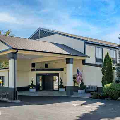 Clarion Inn Hotel Exterior
