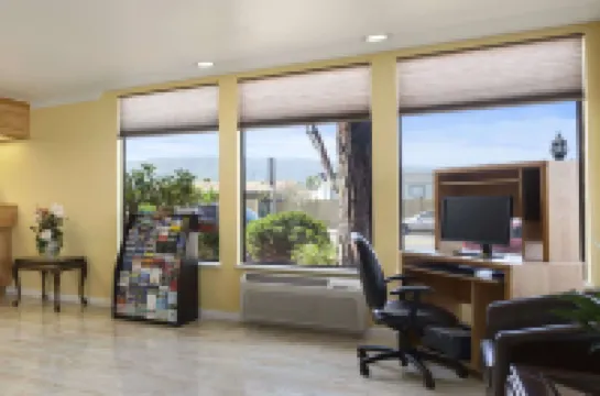 데이즈 인 바이 윈덤 길로이