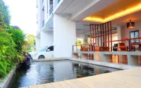 The Pride Hotels in Самфран