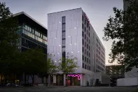 Moxy Milton Keynes Hotel dekat Furzton Lake