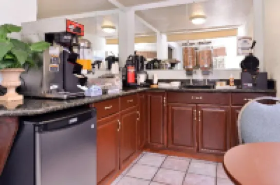 อเมริกาส์เบสต์แวลลูอินน์ ยูจีน