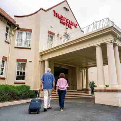 Mercure Canberra Hotel Exterior