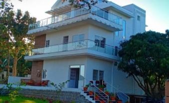 OYO 69141 White Palace - Yelagiri - Housity