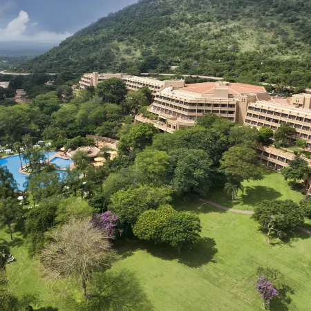Sun City Hotel and Casino Отели рядом с достопримечательностью «amphitheatre»