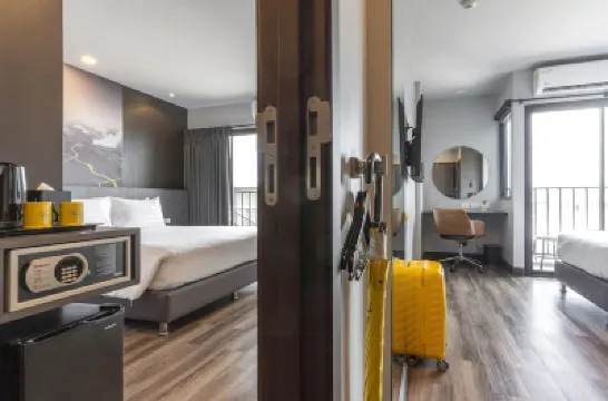 睡在清邁塔佩門時尚生活飯店 塔佩門附近的飯店