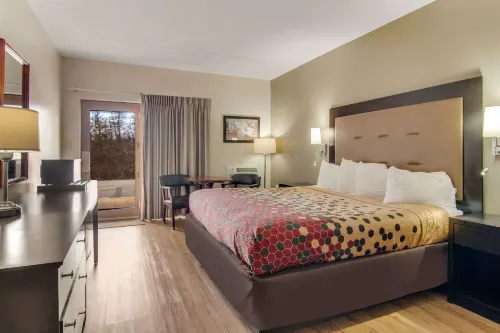 Econo Lodge Cadillac by Choice Hotels in Clam Lake Township