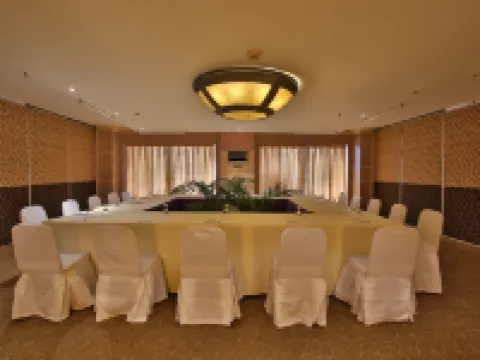 Crown Regency Suites Mactan Hotels in Cebu