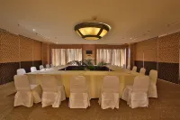 Crown Regency Suites Mactan