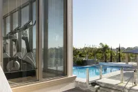 Swan River Hotel - Kolam Renang