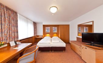 1. Hotel Bo..
