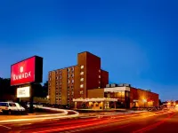 Ramada by Wyndham Marquette فنادق في ماركيت