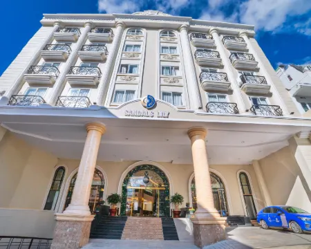 แซนดัลส์ ลิลี่ โฮเทล โรงแรมในด่าหลัต