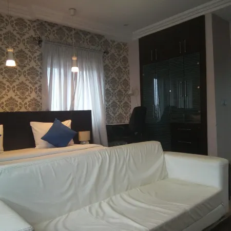 Orchid Suite & Apartment