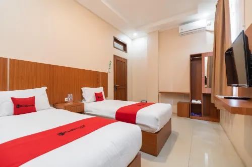 RedDoorz Syariah Near RS Mata Padang Hotel a West Padang