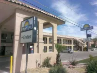 Days Inn by Wyndham Kingman East - Motels