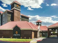 La Quinta Inn & Suites by Wyndham Las Vegas Summerlin Tech Hotels in der Nähe von Gilcrease Nature Sanctuary & Orchards