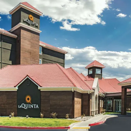 La Quinta Inn & Suites by Wyndham Las Vegas Summerlin Tech Отели рядом с достопримечательностью «Поле для диск-гольфа Mountain Crest Disc»