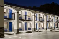 Days Inn by Wyndham Fulton - Gym