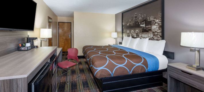 Super 8 by Wyndham Kansas City at Barry Road/Airport Hotels in May