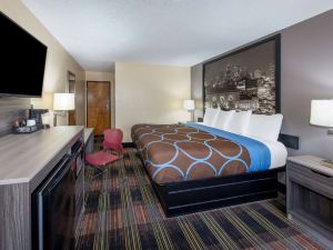 Super 8 by Wyndham Kansas City at Barry Road/Airport