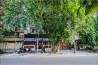 FabHotel Ashok Vihar - Nr North Campus, Delhi University Hotels in North West Delhi
