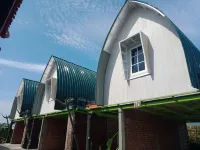 Limerr Resto & Resort Hotels in Bojong