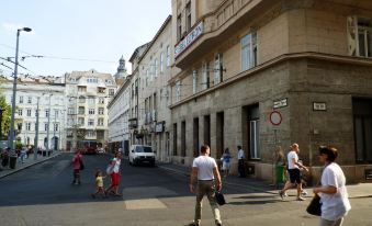 Harmonie - Near to The Basilica