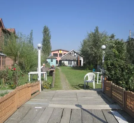 Prince of Kashmir Luxury Houseboat