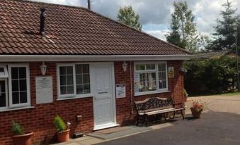 Lovely 2-Bed Chalet at Robinhood Retreat Free Park