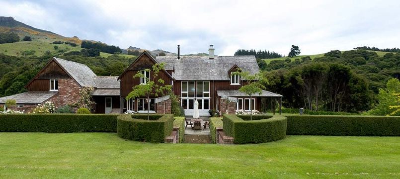 The Boathouse - Akaroa Holiday Home - Housity