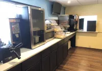Days Inn by Wyndham Grove City Columbus South - breakfast