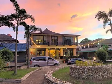 รูปภาพของSaranya River House Hotel สรัญญาริเวอร์เฮาส์